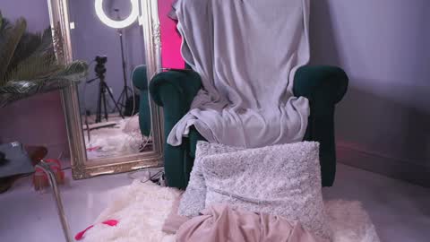 Snapshot of irisreynolds chatting on 12/30/24, 03:25 Maria online show from 12/30/24, 03:25