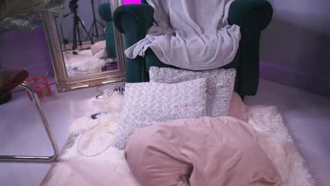 Snapshot of irisreynolds chatting on 12/31/24, 12:43 Maria online show from 12/31/24, 12:43