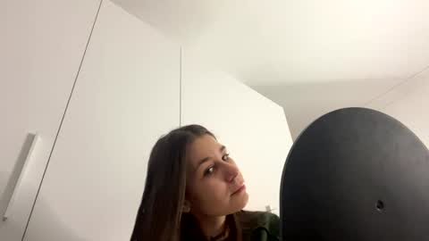 Snapshot of irisreynolds chatting on 02/09/25, 04:04 Maria online show from 02/09/25, 04:04