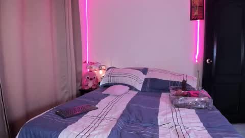 Iriss  online show from 12/15/25, 08:13