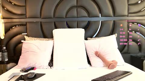 Iris online show from 03/21/26, 12:10