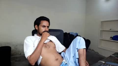Snapshot of ironcharm4455 chatting on 07/09/26, 06:01 Naveed online show from 07/09/26, 06:01