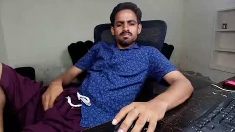 Snapshot of ironcharm4455 chatting on 07/15/26, 06:24 Naveed online show from 07/15/26, 06:24