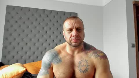 ironhulk22 online show from 03/18/26, 07:44