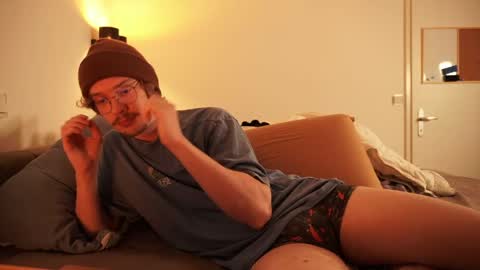 Sam online show from 04/17/26, 07:39