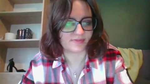 Paris online show from 04/14/26, 05:35