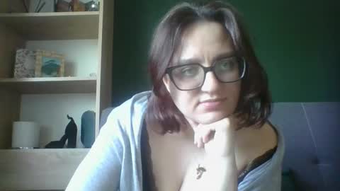 Paris online show from 04/24/26, 05:43