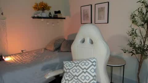Snapshot of isa_____ chatting on 05/03/26, 12:38 isa_____ online show from 05/03/26, 12:38
