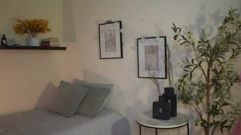 Snapshot of isa_____ chatting on 05/23/26, 01:33 isa_____ online show from 05/23/26, 01:33