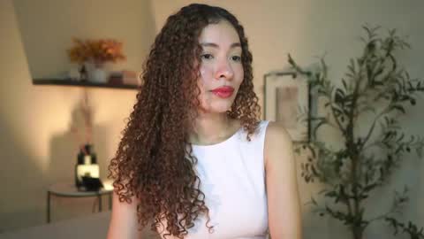 Snapshot of isa_____ chatting on 06/06/26, 12:21 isa_____ online show from 06/06/26, 12:21