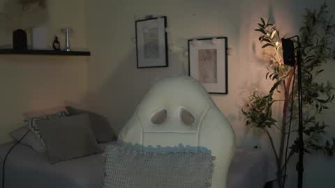 Snapshot of isa_____ chatting on 07/19/26, 12:25 isa_____ online show from 07/19/26, 12:25