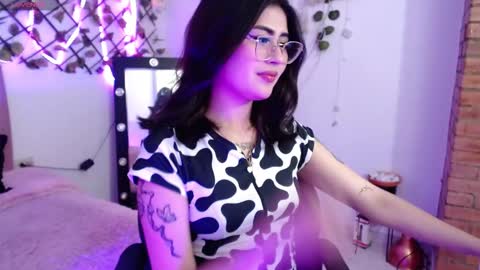 isabela online show from 10/21/25, 02:23