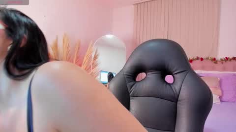 Snapshot of isa_emm chatting on 12/16/25, 07:08 Isa online show from 12/16/25, 07:08