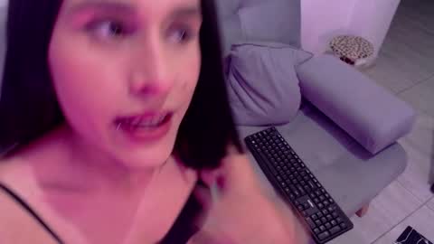 Isabella Hall online show from 12/22/24, 01:45