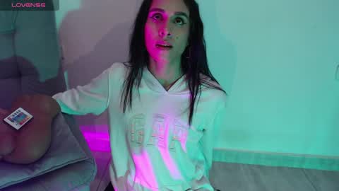 Isabella Hall online show from 04/09/26, 01:49