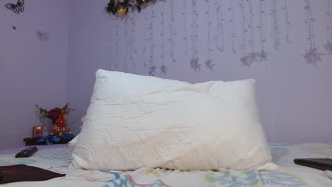 isa_jones1 online show from 12/15/24, 06:18