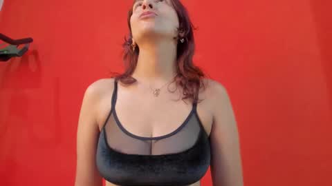 Isabella online show from 02/12/25, 11:51