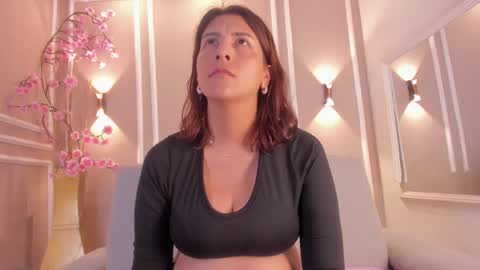 Isabella online show from 10/12/25, 12:15