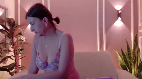 Isabella online show from 02/25/26, 12:15