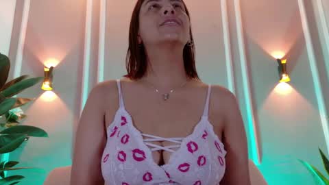 Isabella online show from 04/15/26, 11:50