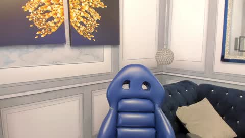 Snapshot of isa_little4u chatting on 12/19/24, 02:24 online show from 12/19/24, 02:24