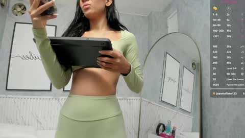 Snapshot of isa_little4u chatting on 05/13/26, 10:01 online show from 05/13/26, 10:01