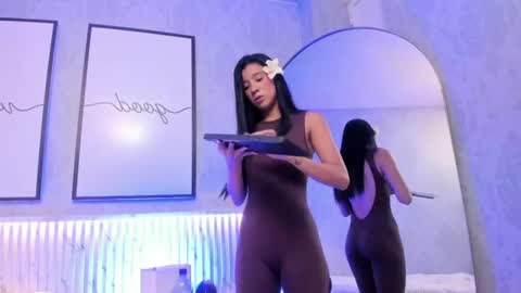 Snapshot of isa_little4u chatting on 06/15/26, 10:17 online show from 06/15/26, 10:17