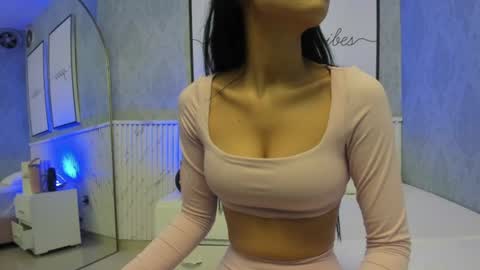 Snapshot of isa_little4u chatting on 07/29/26, 10:13 online show from 07/29/26, 10:13