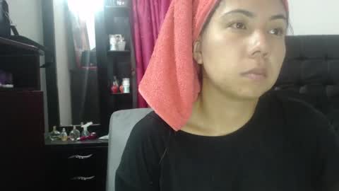 Snapshot of isa_mey chatting on 01/01/25, 03:23 Isa online show from 01/01/25, 03:23