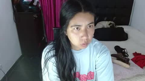 Snapshot of isa_mey chatting on 10/13/25, 01:38 Isa online show from 10/13/25, 01:38