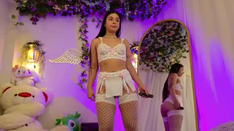 Isabella        online show from 02/17/26, 11:33