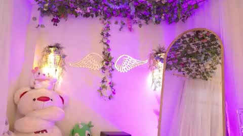 Isabella        online show from 03/21/26, 10:02