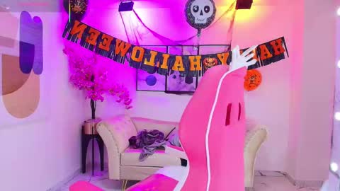 Snapshot of isa_reel chatting on 10/31/25, 07:04 ISA online show from 10/31/25, 07:04