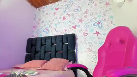 isa_rivas online show from 12/03/25, 12:25
