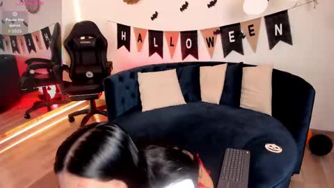 Snapshot of isa_rouse__ chatting on 10/07/25, 02:31 ISA ROUSE online show from 10/07/25, 02:31