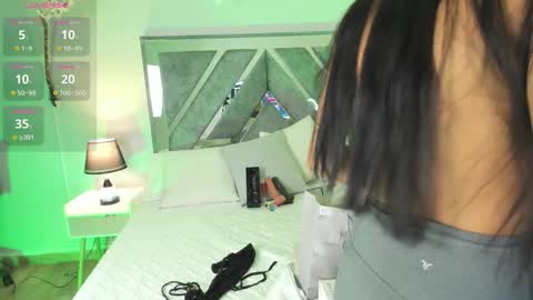 Snapshot of isa_rouse__ chatting on 11/26/25, 02:56 ISA ROUSE online show from 11/26/25, 02:56