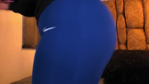 Snapshot of isa_thompson__ chatting on 10/11/25, 11:53 I S A online show from 10/11/25, 11:53