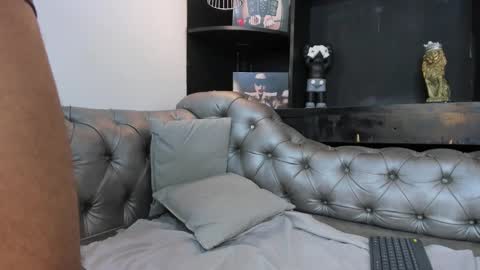 Isaac  online show from 11/14/25, 03:55