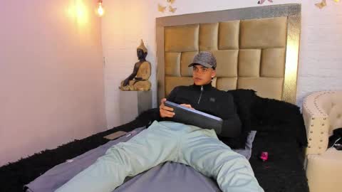 Isaac  online show from 11/17/25, 12:22