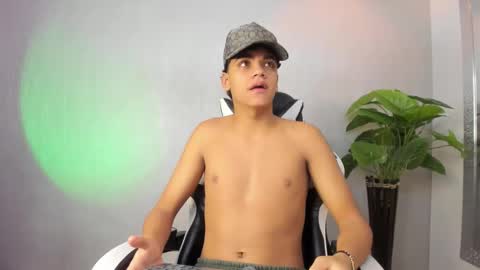 Isaac  online show from 12/05/25, 08:27