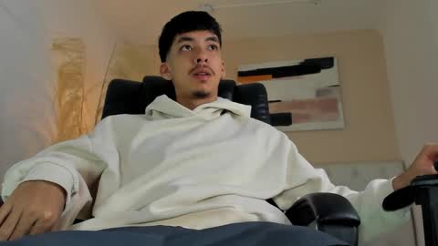 Snapshot of isaac_cryston chatting on 12/13/25, 10:37 isaac_cryston online show from 12/13/25, 10:37