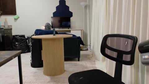 isaac online show from 04/24/26, 09:01