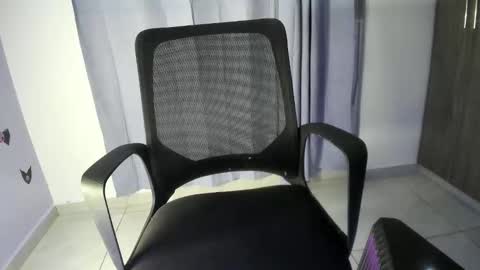 isaac online show from 09/25/25, 05:22