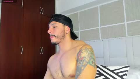 Snapshot of isaacs11 chatting on 07/18/26, 06:01 Isaac Surez online show from 07/18/26, 06:01