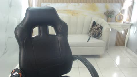 Snapshot of isabeau_s chatting on 06/13/26, 01:20 isabeau_s online show from 06/13/26, 01:20