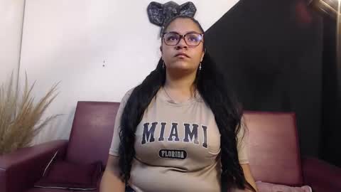 Snapshot of isabel_cortez_ chatting on 02/19/26, 01:18 online show from 02/19/26, 01:18