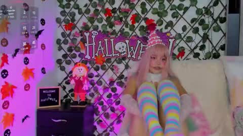 Isa online show from 10/31/25, 02:51