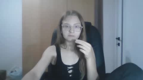 Snapshot of isabel_loveee chatting on 09/30/25, 08:14 isabel_loveee online show from 09/30/25, 08:14