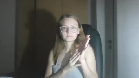 Snapshot of isabel_loveee chatting on 11/04/25, 08:08 isabel_loveee online show from 11/04/25, 08:08