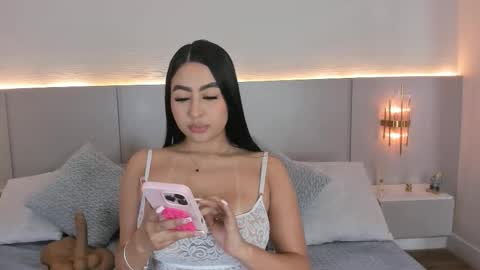Snapshot of isabel_millher chatting on 10/02/25, 03:13 Isa online show from 10/02/25, 03:13